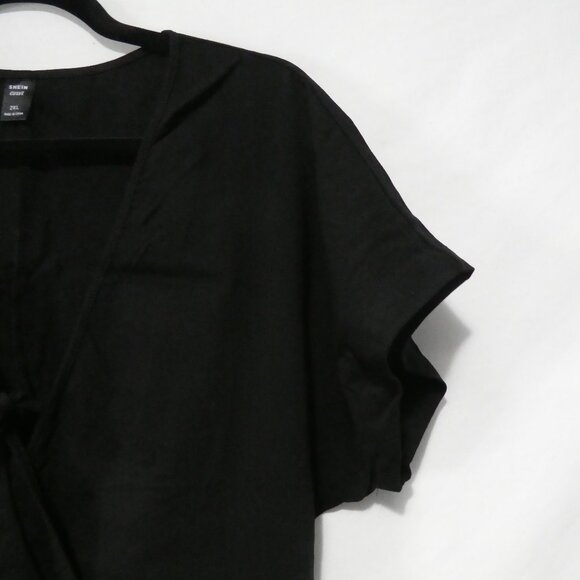 SHEIN - Curve | 2XL | Black Scalloped Hem V-Neck Mini Dress - Picture 5 of 14